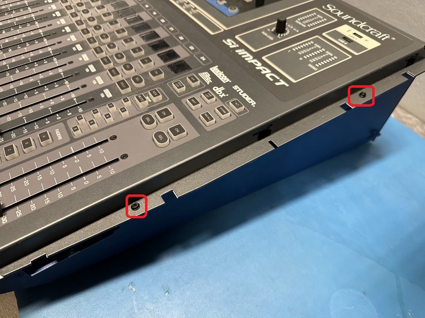 Replacing SD Card in Si Series Mixers